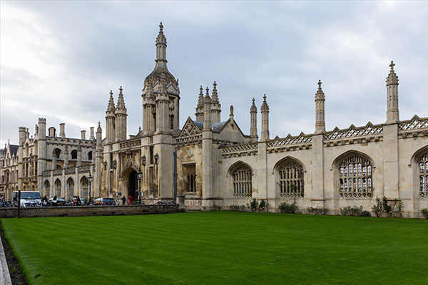 如何估算A-Level学费?不同培训机构费用差异大吗?